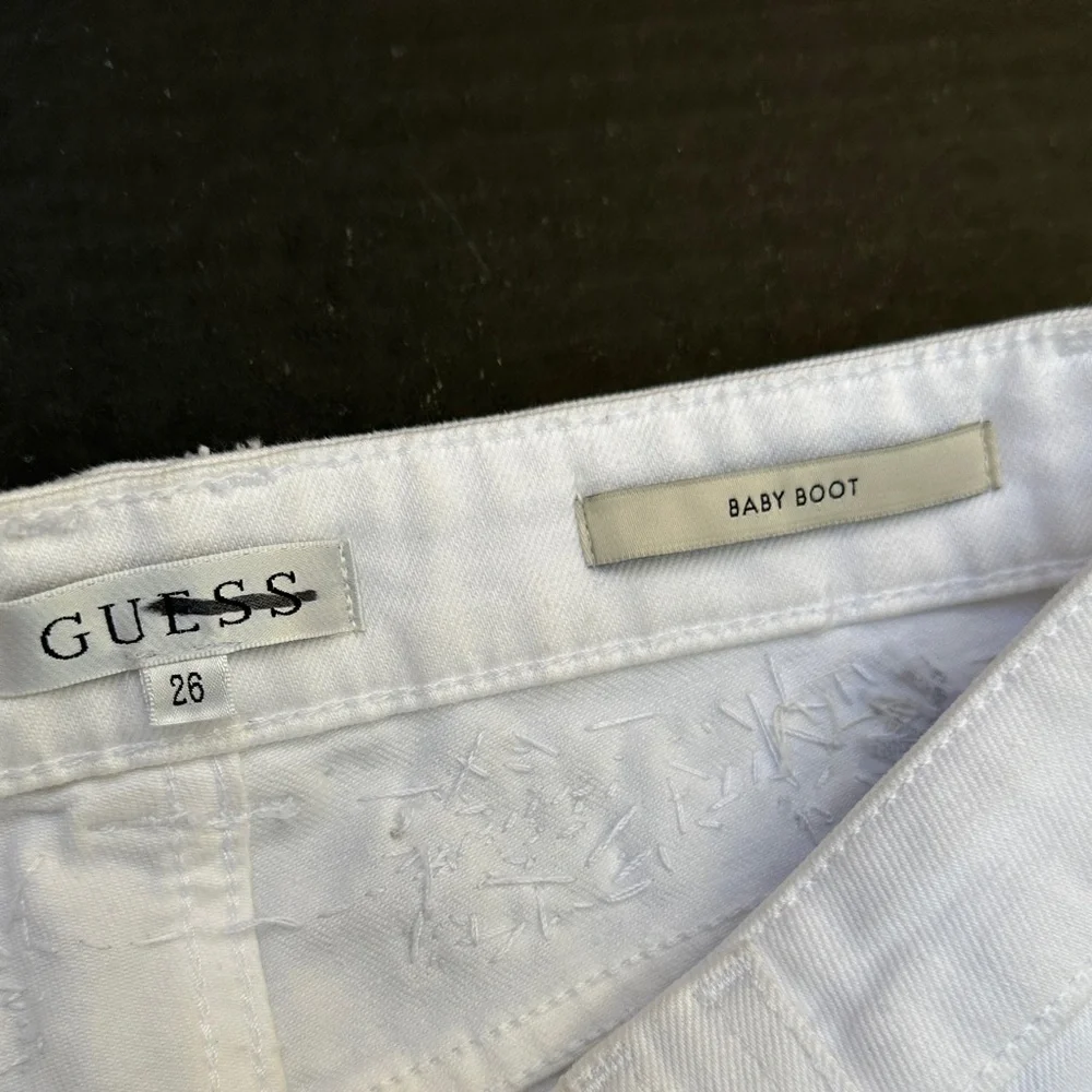 New Guess White Flare Jeans with Floral Embroidery SZ 26 - Picture 7 of 11